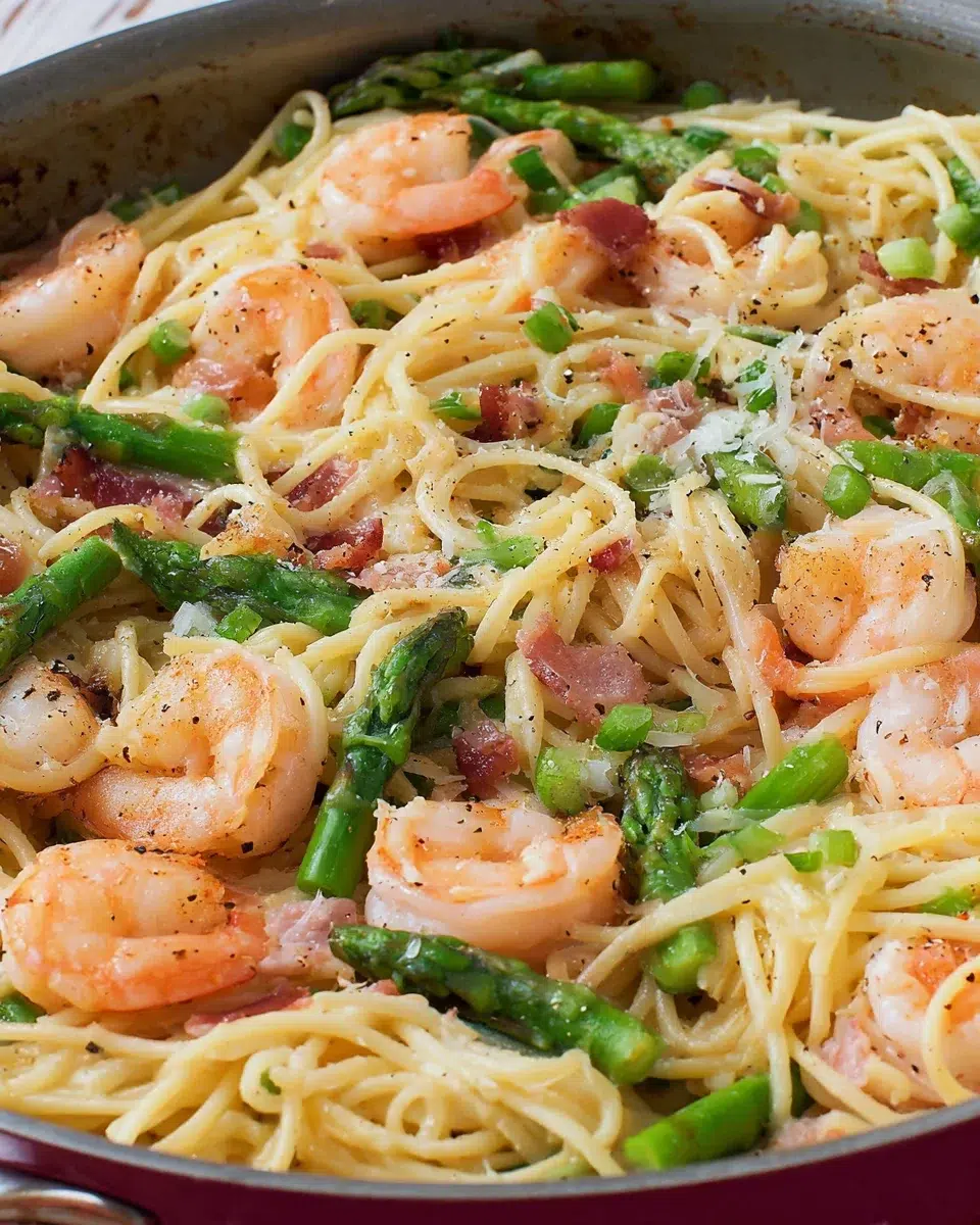 One-Pan Shrimp and Asparagus Carbonara: A Simple Delight!