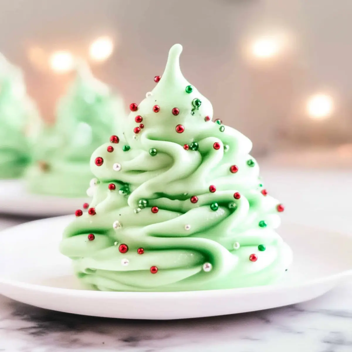 Christmas Tree Meringues gwlryl
